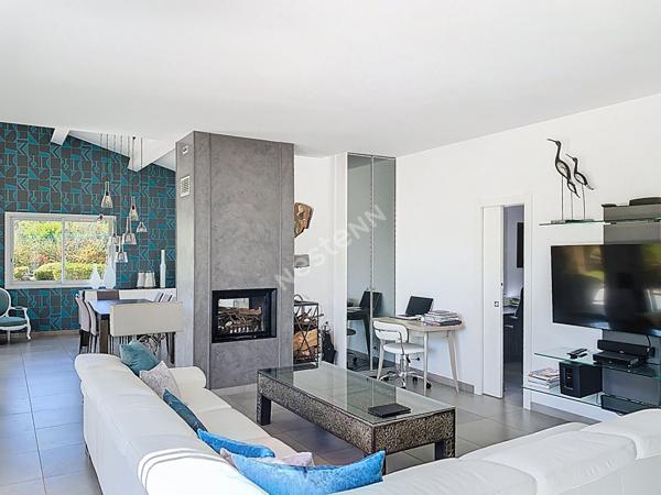 Maison d'architecte contemporaine, à La Cadiere D'Azur de 12 pièces de 280 m²