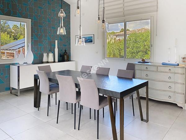 Maison d'architecte contemporaine, à La Cadiere D'Azur de 12 pièces de 280 m²