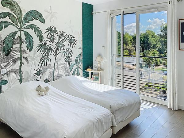 Maison d'architecte contemporaine, à La Cadiere D'Azur de 12 pièces de 280 m²