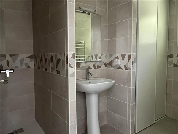 Maison à louer 650 € CC LEGUILLAC DE L AUCHE 3 p 68 m² DPE C