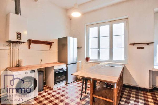 GRENOBLE / HYPER CENTRE, 8 place GRENETTE. Grand T2 + alcove (meublé) de 81,21 m