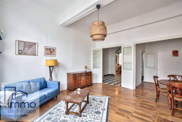 GRENOBLE / HYPER CENTRE, 8 place GRENETTE. Grand T2 + alcove (meublé) de 81,21 m