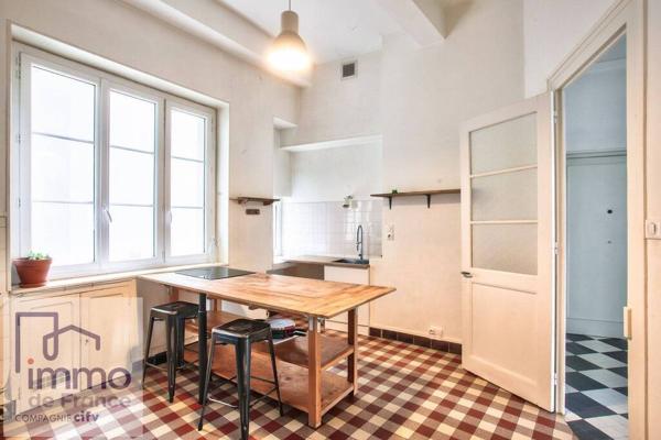 GRENOBLE / HYPER CENTRE, 8 place GRENETTE. Grand T2 + alcove (meublé) de 81,21 m