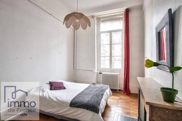 GRENOBLE / HYPER CENTRE, 8 place GRENETTE. Grand T2 + alcove (meublé) de 81,21 m