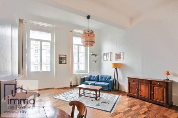 GRENOBLE / HYPER CENTRE, 8 place GRENETTE. Grand T2 + alcove (meublé) de 81,21 m