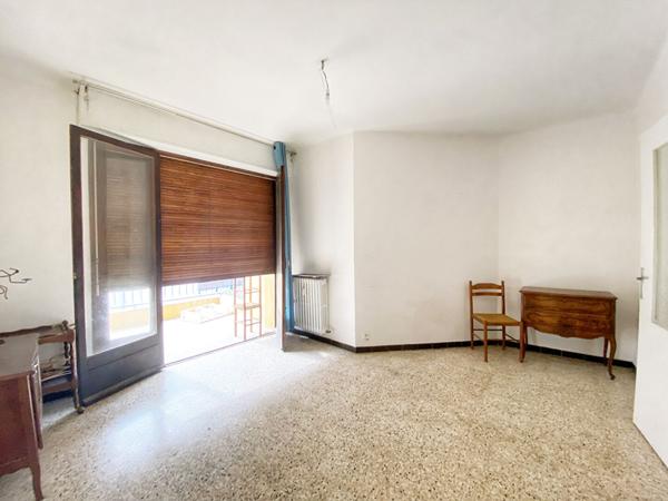 Appartement T3 Hyères centre - Terrasse - Cave - A rénover