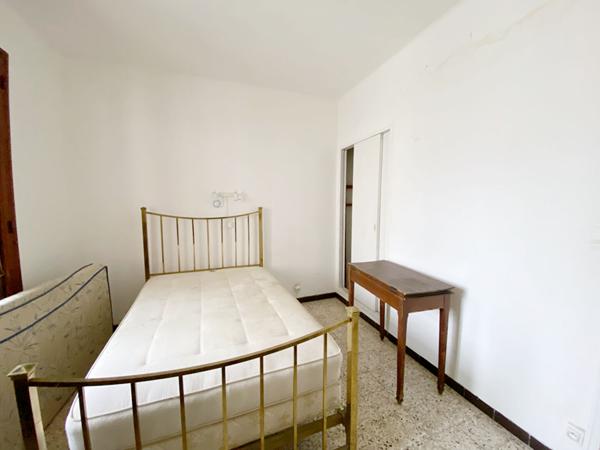 Appartement T3 Hyères centre - Terrasse - Cave - A rénover