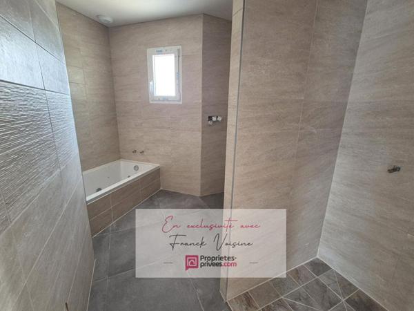 A VENDRE en Exclusivité à L'Oie, maison de 125 m2 avec 4 chambres sur une parcelle de 644 m2 env
