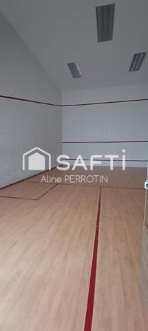 Local spacieux, visible et idéalement situé