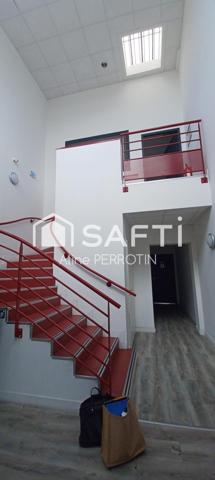 Local spacieux, visible et idéalement situé