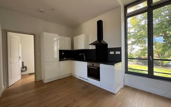 Appartement à louer    3 pièces • 78,37 m2 Champagne-au-Mont-d'Or