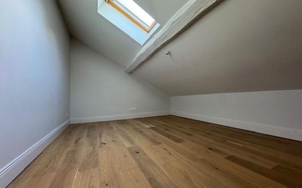 Appartement à louer    3 pièces • 78,37 m2 Champagne-au-Mont-d'Or