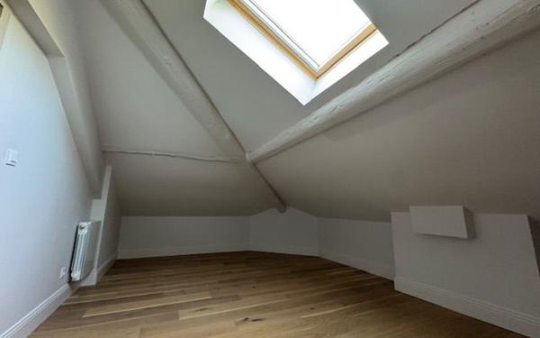 Appartement à louer    3 pièces • 78,37 m2 Champagne-au-Mont-d'Or