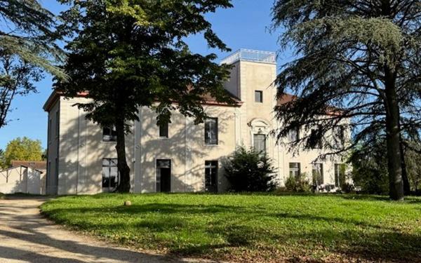 Appartement à louer    3 pièces • 78,37 m2 Champagne-au-Mont-d'Or