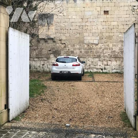 Spacieux Apt T2 en rez de jardin de 76 m² à Saintes hyper centre ville avec parking privatif