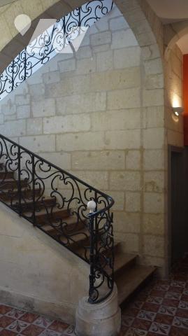 Spacieux Apt T2 en rez de jardin de 76 m² à Saintes hyper centre ville avec parking privatif