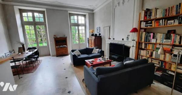 Spacieux Apt T2 en rez de jardin de 76 m² à Saintes hyper centre ville avec parking privatif