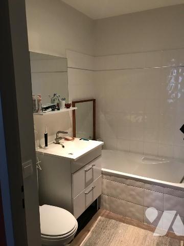 Spacieux Apt T2 en rez de jardin de 76 m² à Saintes hyper centre ville avec parking privatif