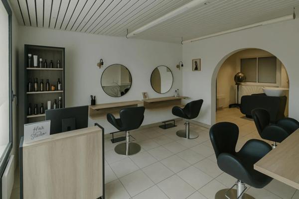 À vendre : Salon de coiffure mixte rénové, proche Lorient