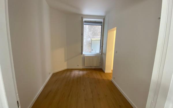 Appartement à vendre    2 pièces • 25 m2 Paris 10