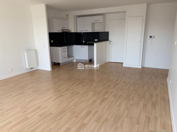 Location Appartement 3 pièces 75.79 m² - La Garenne-colombes 92250