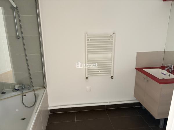Location Appartement 3 pièces 75.79 m² - La Garenne-colombes 92250