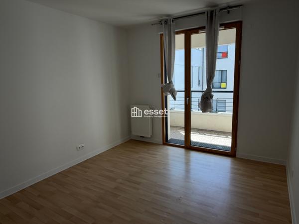 Location Appartement 3 pièces 75.79 m² - La Garenne-colombes 92250
