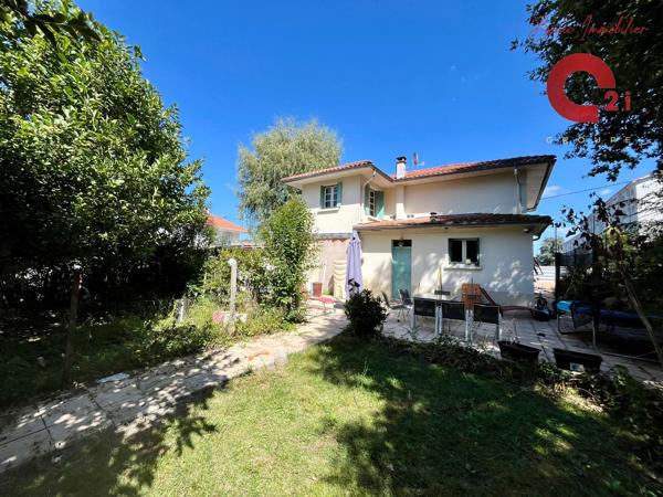 Maison
         5 pièces
        - 115 m² Exclusivité 120 000 € *