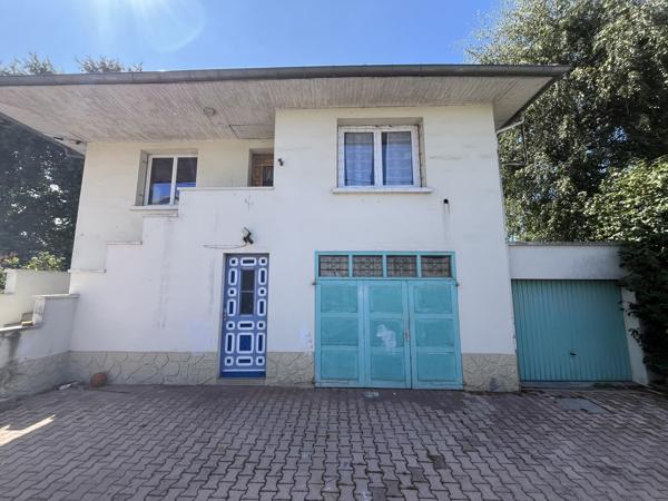 Maison
         5 pièces
        - 115 m² Exclusivité 120 000 € *