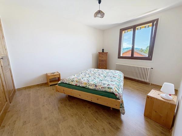 VIUZ-EN-SALLAZ – MAISON FAMILIALE 6 PIÈCES – 140 m² – VUE MONTAGNES – EMPLACEMENT RECHERCHÉ 🌞