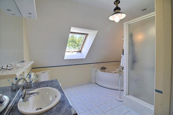 Maison 4 chambres avec jardin clos et double garage secteur MAINTENON