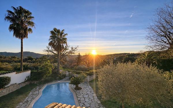 Maison à vendre    4 pièces •  Peymeinade