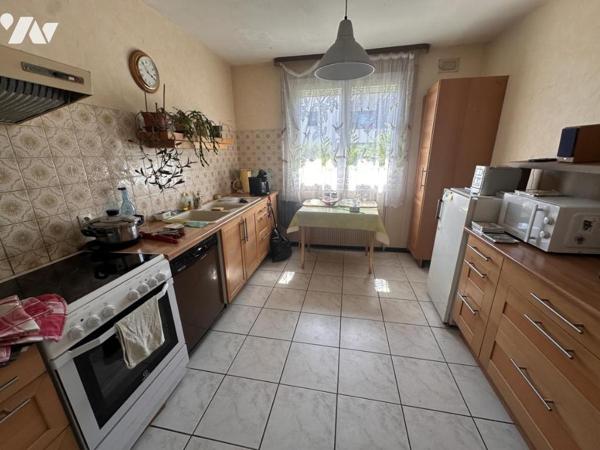 MAISON T8 AVEC 5 CHAMBRES, GARAGE, TERRAIN ET DEPENDANCES
