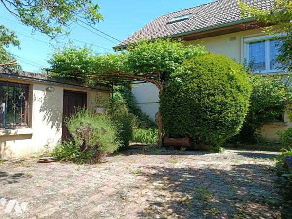 MAISON T8 AVEC 5 CHAMBRES, GARAGE, TERRAIN ET DEPENDANCES