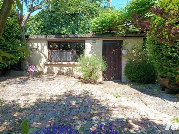 MAISON T8 AVEC 5 CHAMBRES, GARAGE, TERRAIN ET DEPENDANCES