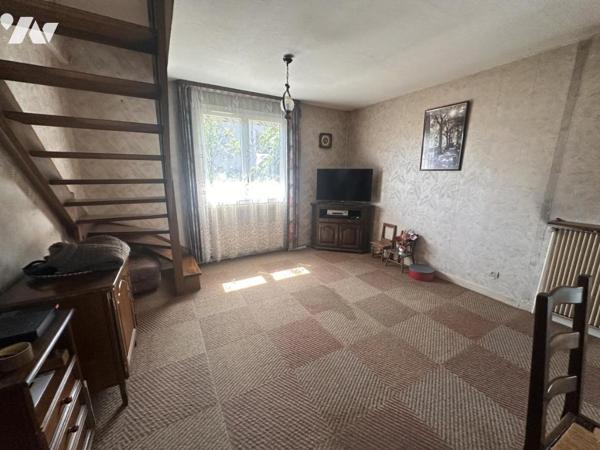 MAISON T8 AVEC 5 CHAMBRES, GARAGE, TERRAIN ET DEPENDANCES