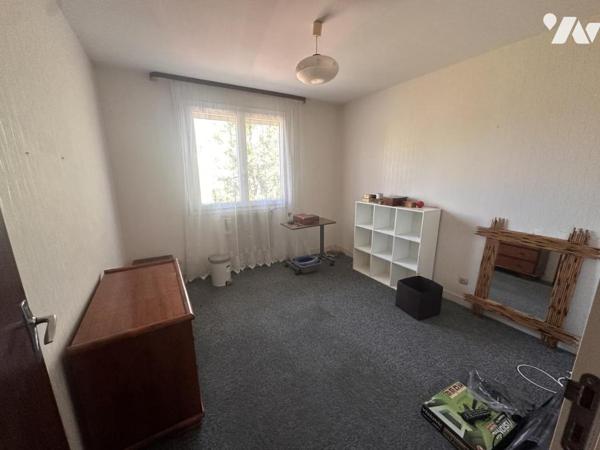 MAISON T8 AVEC 5 CHAMBRES, GARAGE, TERRAIN ET DEPENDANCES