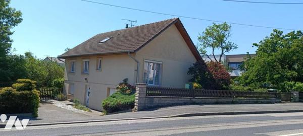 MAISON T8 AVEC 5 CHAMBRES, GARAGE, TERRAIN ET DEPENDANCES