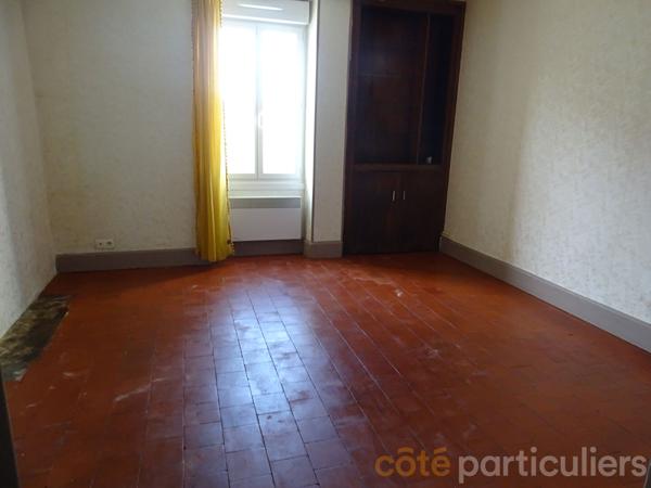 Vente
                Maison110 m² - 4 Pièces -
                    LIGNIERES (18160)