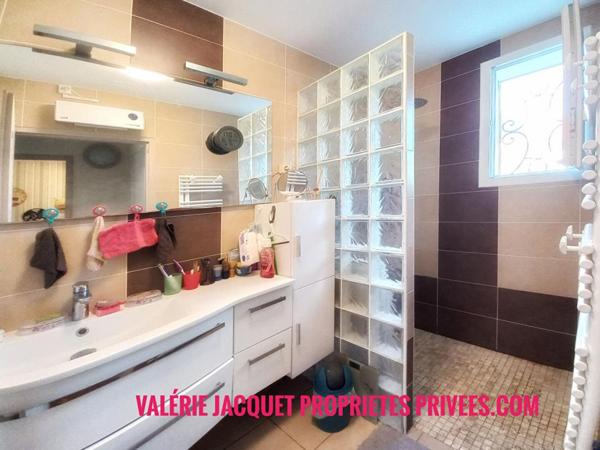 Maison à La Roche-Chalais : Calme et Pratique