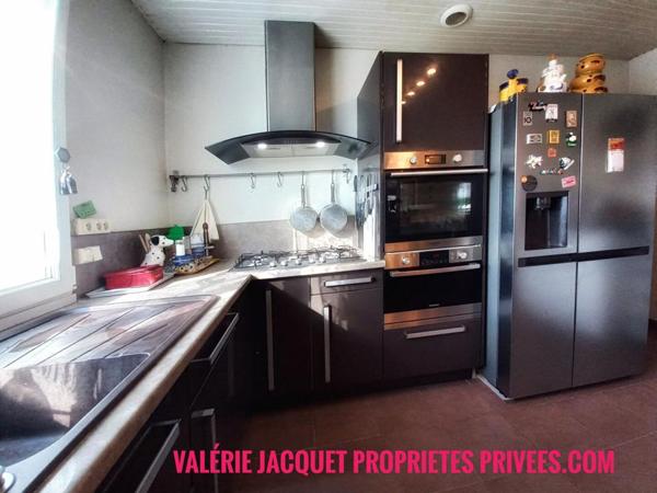 Maison à La Roche-Chalais : Calme et Pratique