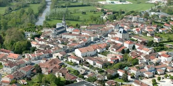 Maison à La Roche-Chalais : Calme et Pratique