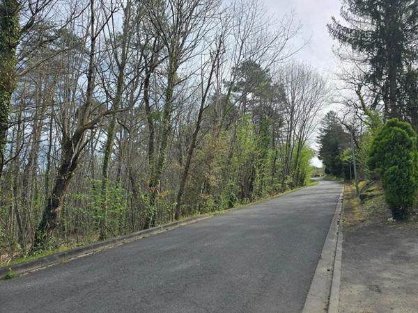 Terrain boisé constructible, d'une surface de 2361 m², CU opérationnel, sur la commune de Boulazac Isle Manoir