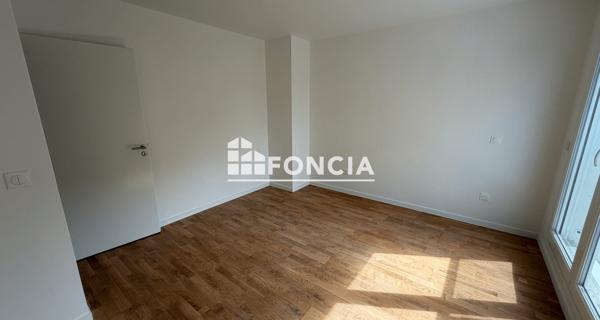 Location Appartement 3 pièces 80 m² - Evry 91000