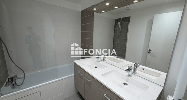 Location Appartement 3 pièces 80 m² - Evry 91000