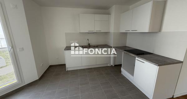 Location Appartement 3 pièces 80 m² - Evry 91000