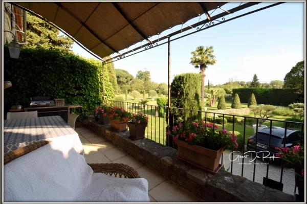 Proche de CARCASSONNE. Demaure de charme en pierre  P9 de 350 m² avec piscine - Terrain de 2 ha.