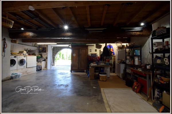 Proche de CARCASSONNE. Demaure de charme en pierre  P9 de 350 m² avec piscine - Terrain de 2 ha.