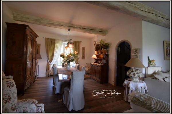 Proche de CARCASSONNE. Demaure de charme en pierre  P9 de 350 m² avec piscine - Terrain de 2 ha.