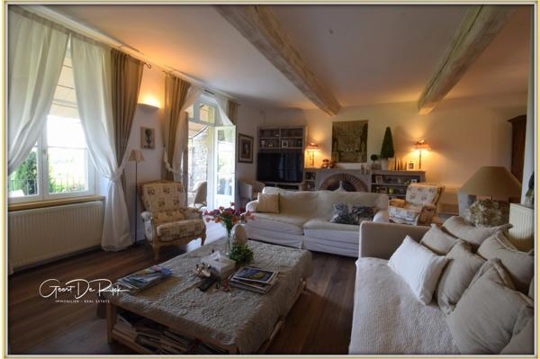 Proche de CARCASSONNE. Demaure de charme en pierre  P9 de 350 m² avec piscine - Terrain de 2 ha.